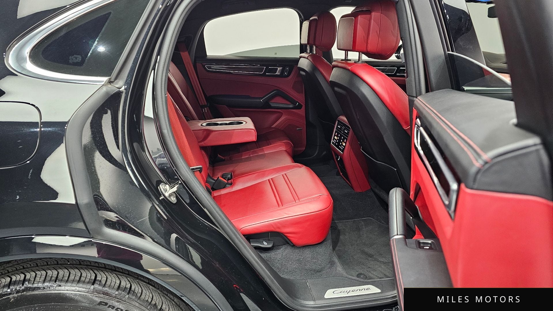 Porsche Cayenne 2023 — миниатюра 12