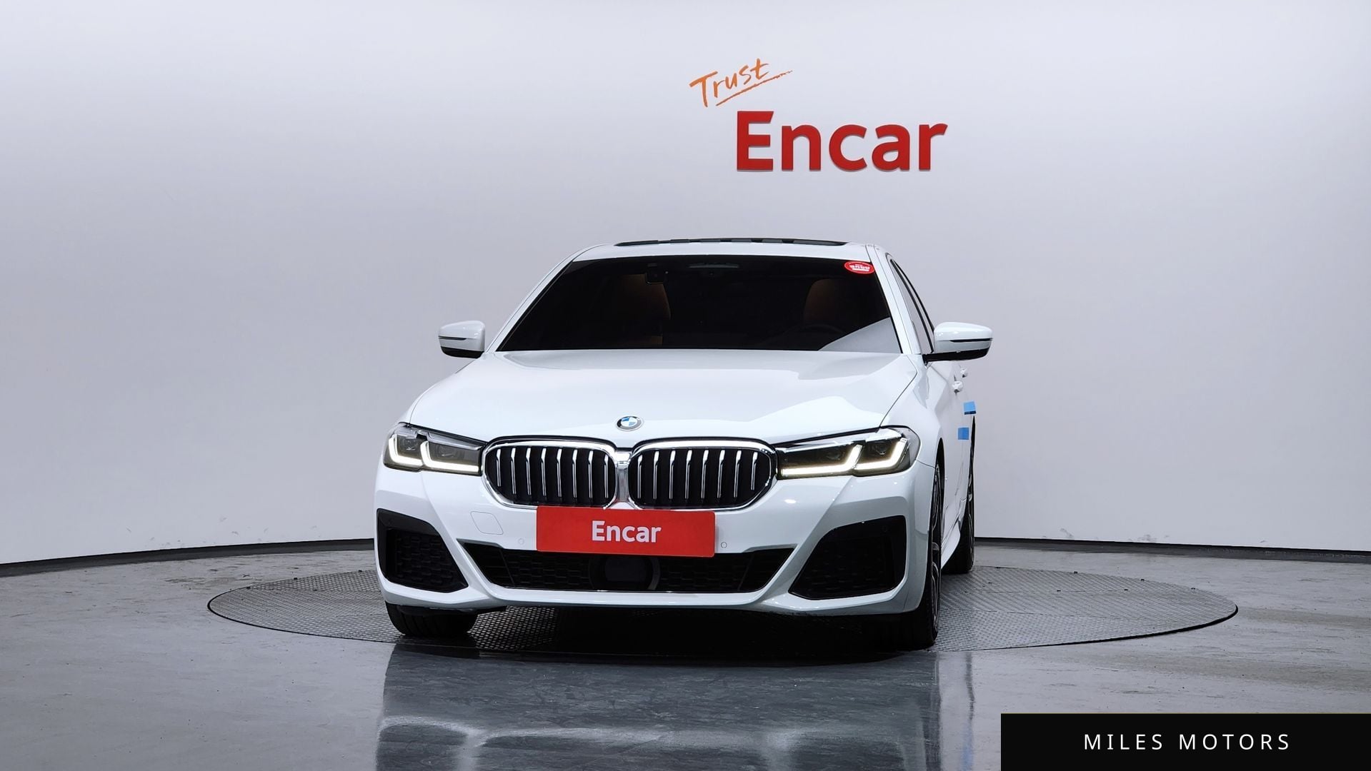 BMW 5 Series (G30) 2022 — миниатюра 3