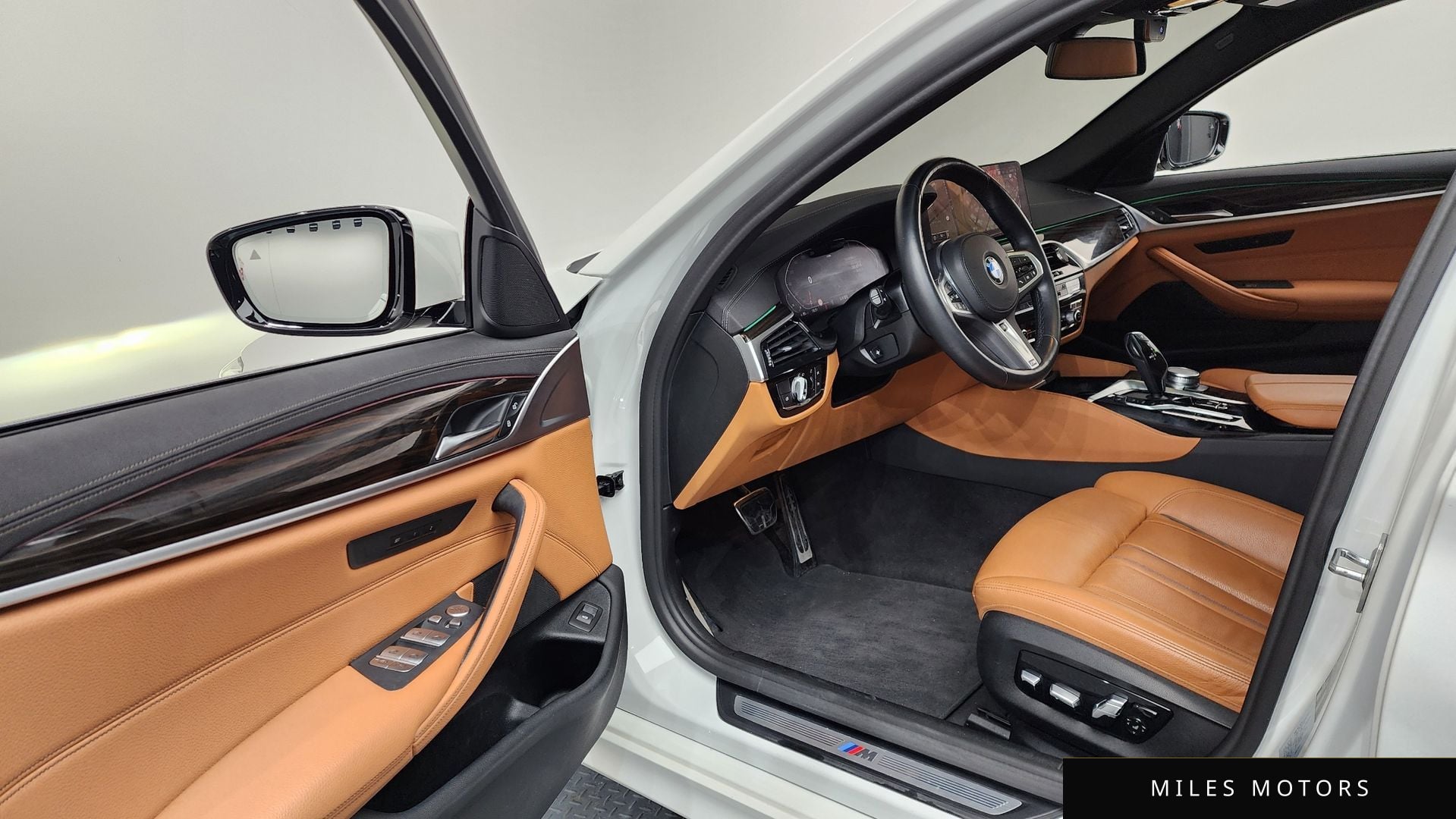 BMW 5 Series (G30) 2022 — миниатюра 10