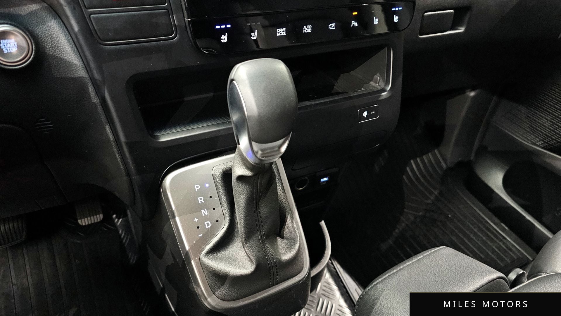 Hyundai Staria 2025 — миниатюра 9