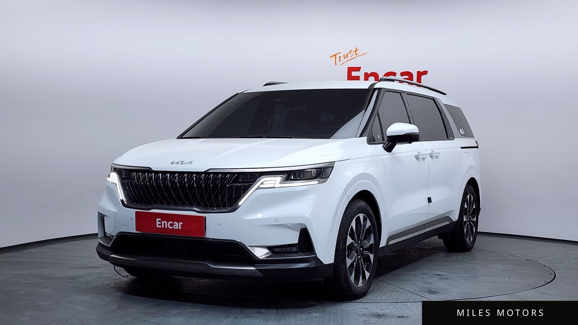 Kia Carnival 2023 — фото 1 из 12