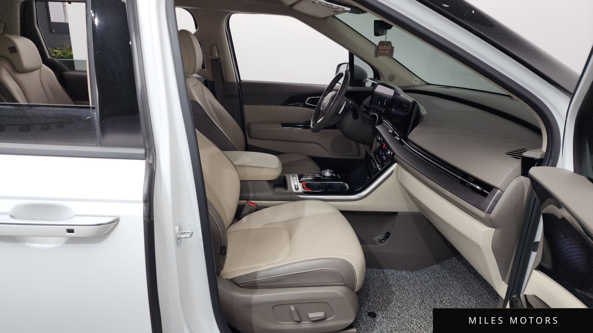 Kia Carnival 2023 — миниатюра 11