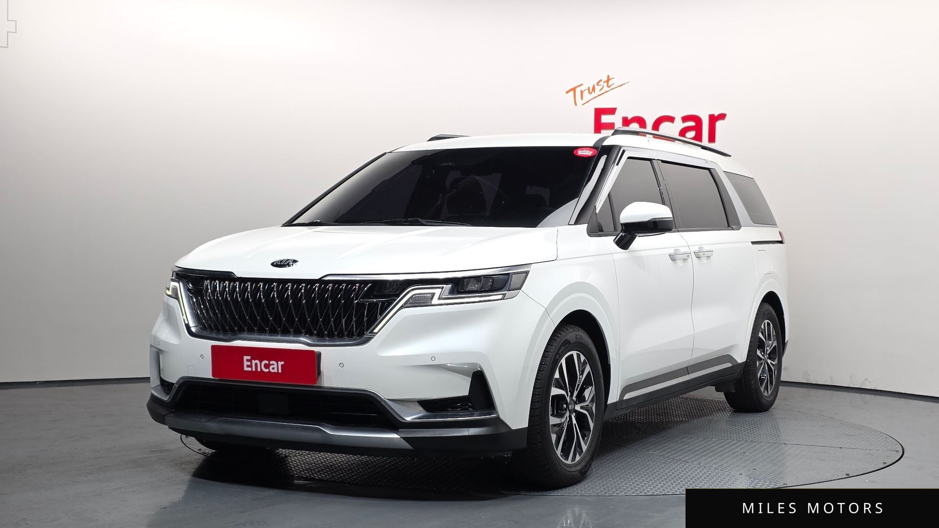 Kia Carnival 2021 — фото 1 из 12