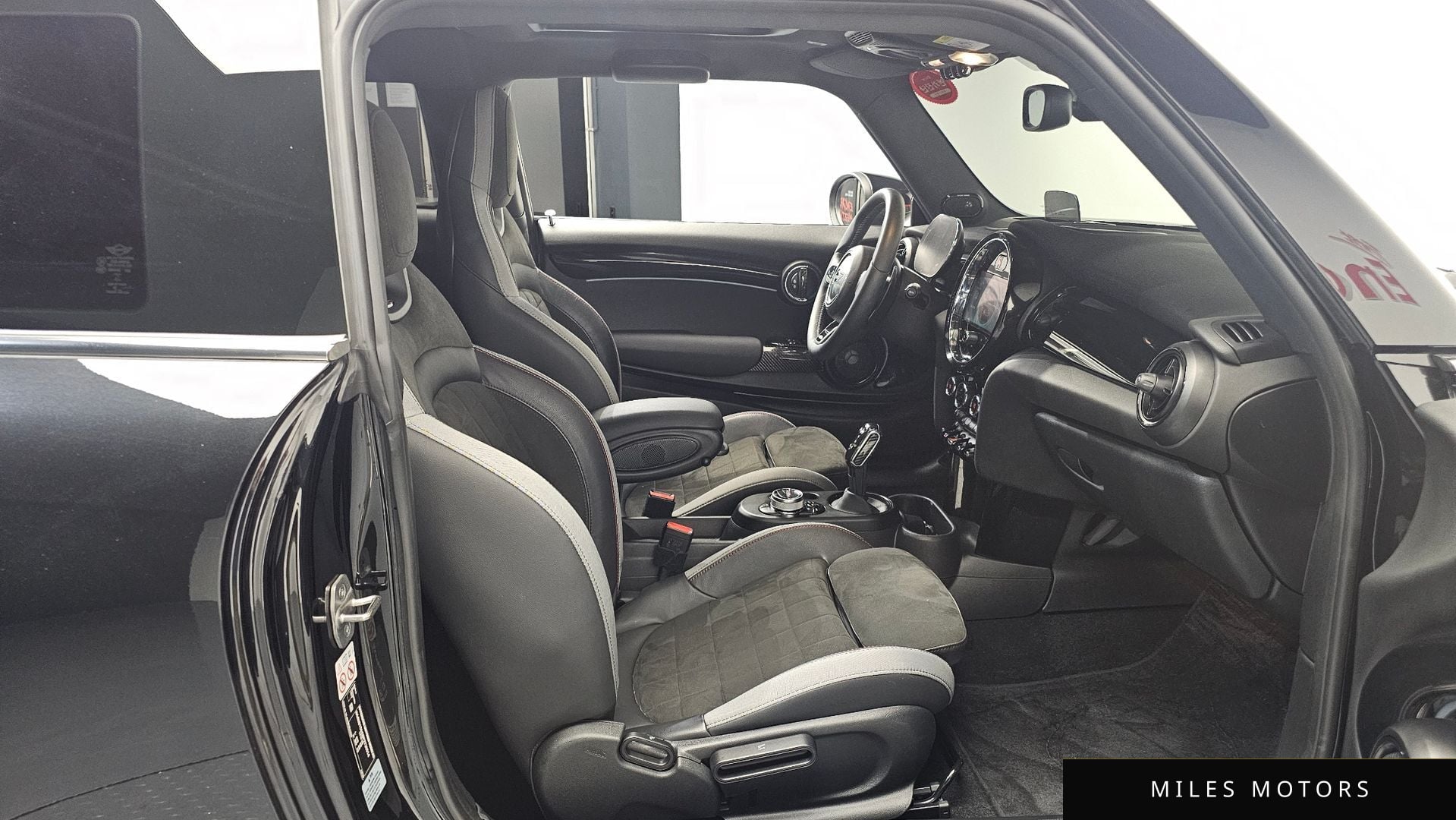 MINI Cooper S 2023 — миниатюра 11