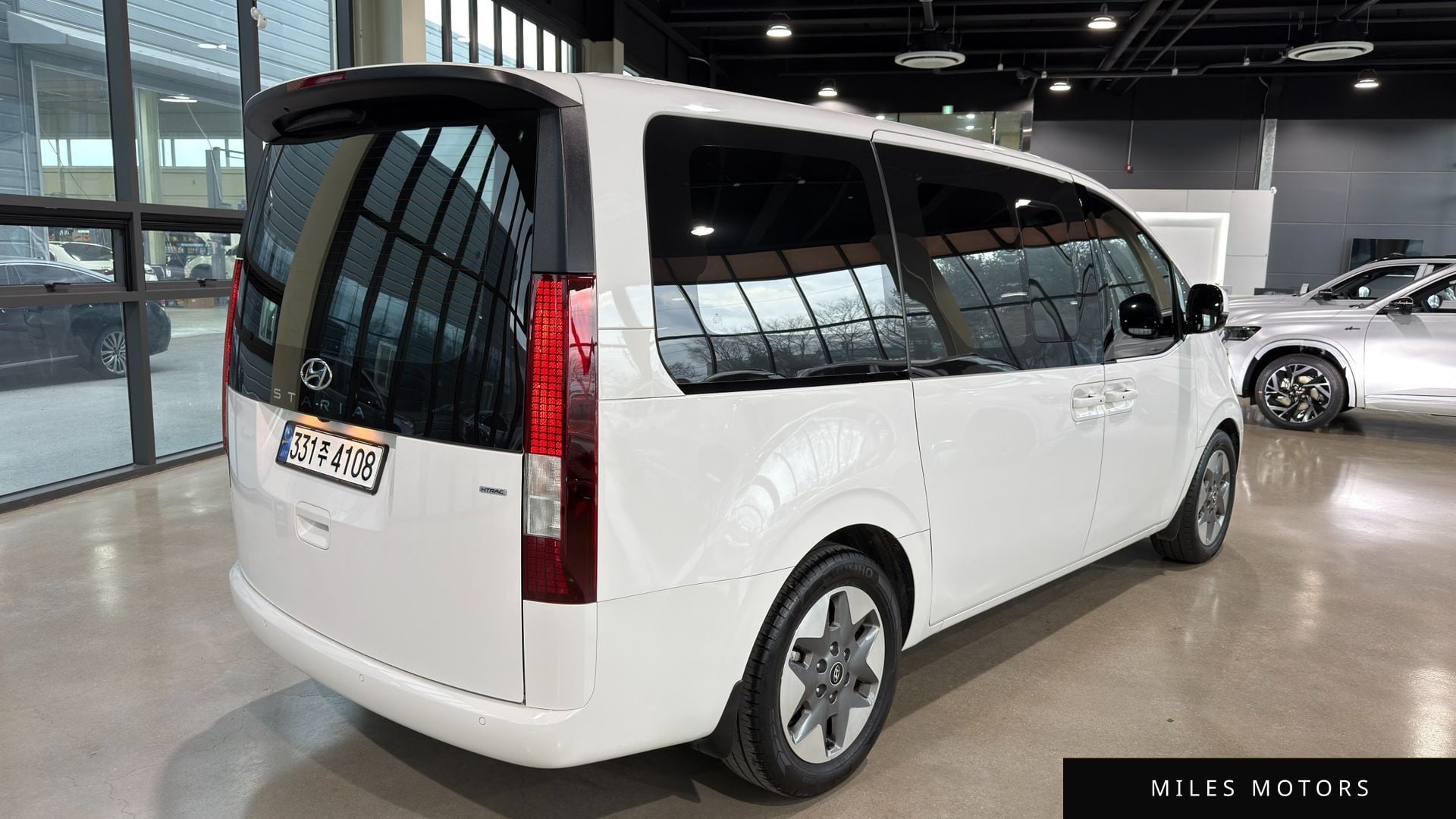 Hyundai Staria 2023 — миниатюра 2