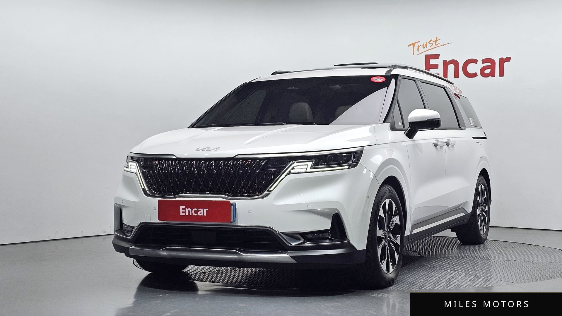Kia Carnival 2023 — фото 1 из 12