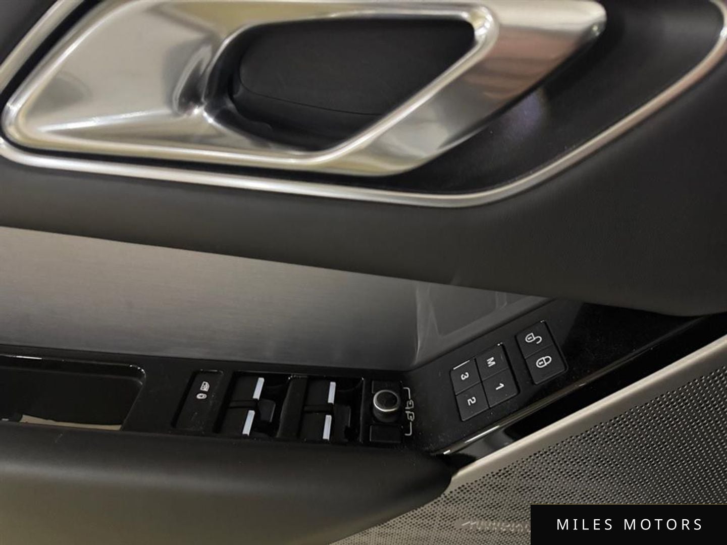 Land Rover 레인지로버 벨라 2018 — миниатюра 15