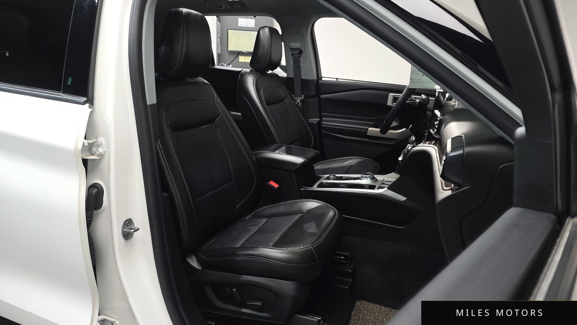 Ford Explorer 2022 — миниатюра 9