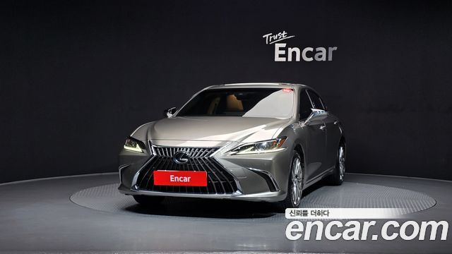 Лексус ES300h 2023 — миниатюра 3