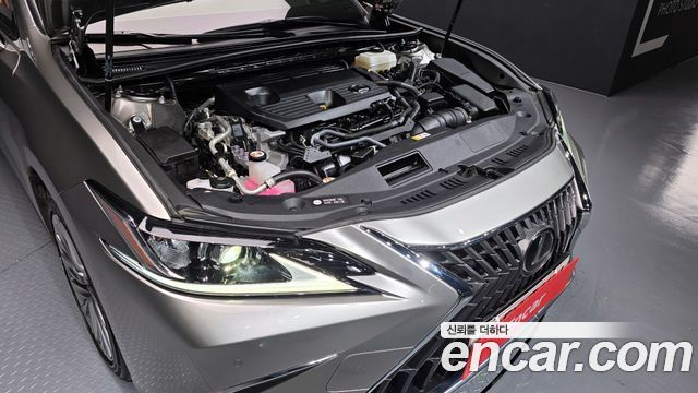 Лексус ES300h 2023 — миниатюра 6