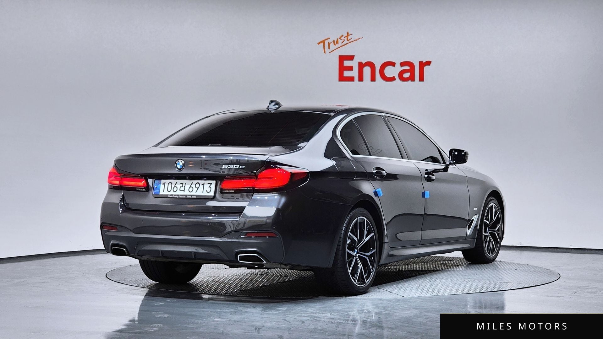 BMW 5 Series (G30) 2021 — миниатюра 2