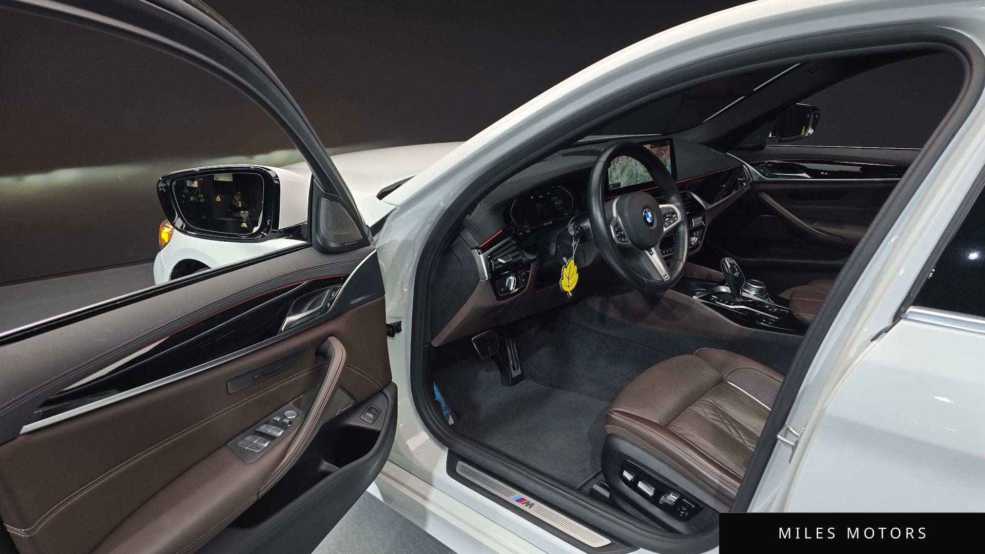 BMW 5 Series (G30) 2022 — миниатюра 10