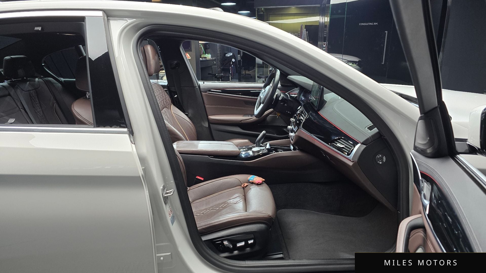 BMW 5 Series (G30) 2022 — миниатюра 11
