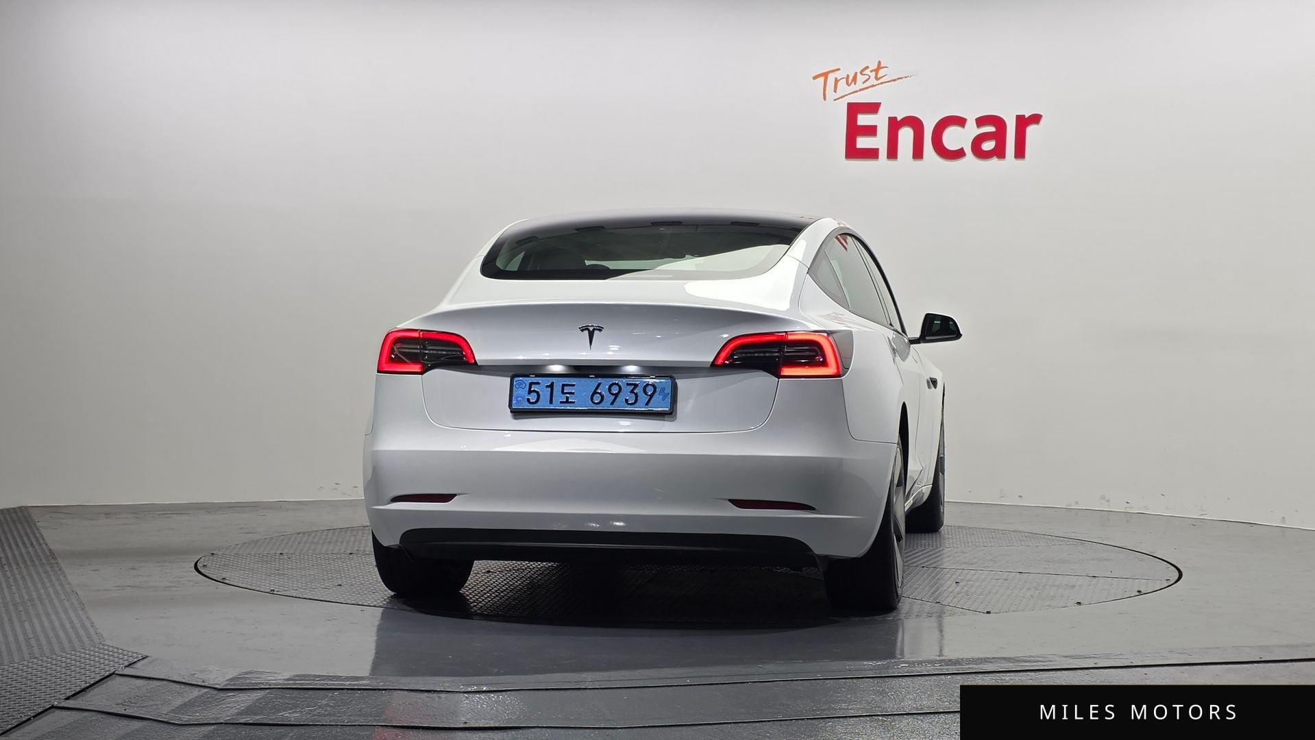 Tesla Model 3 2023 — миниатюра 4