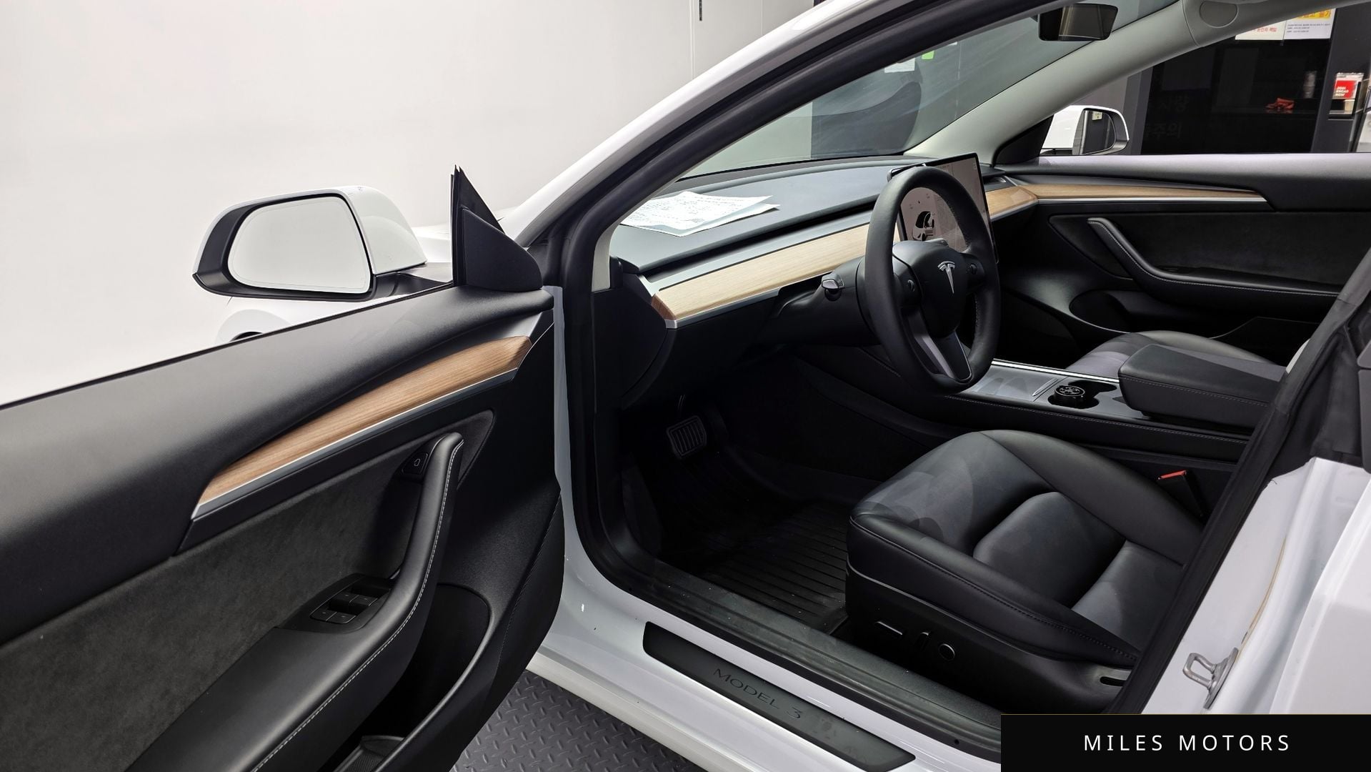 Tesla Model 3 2023 — миниатюра 10