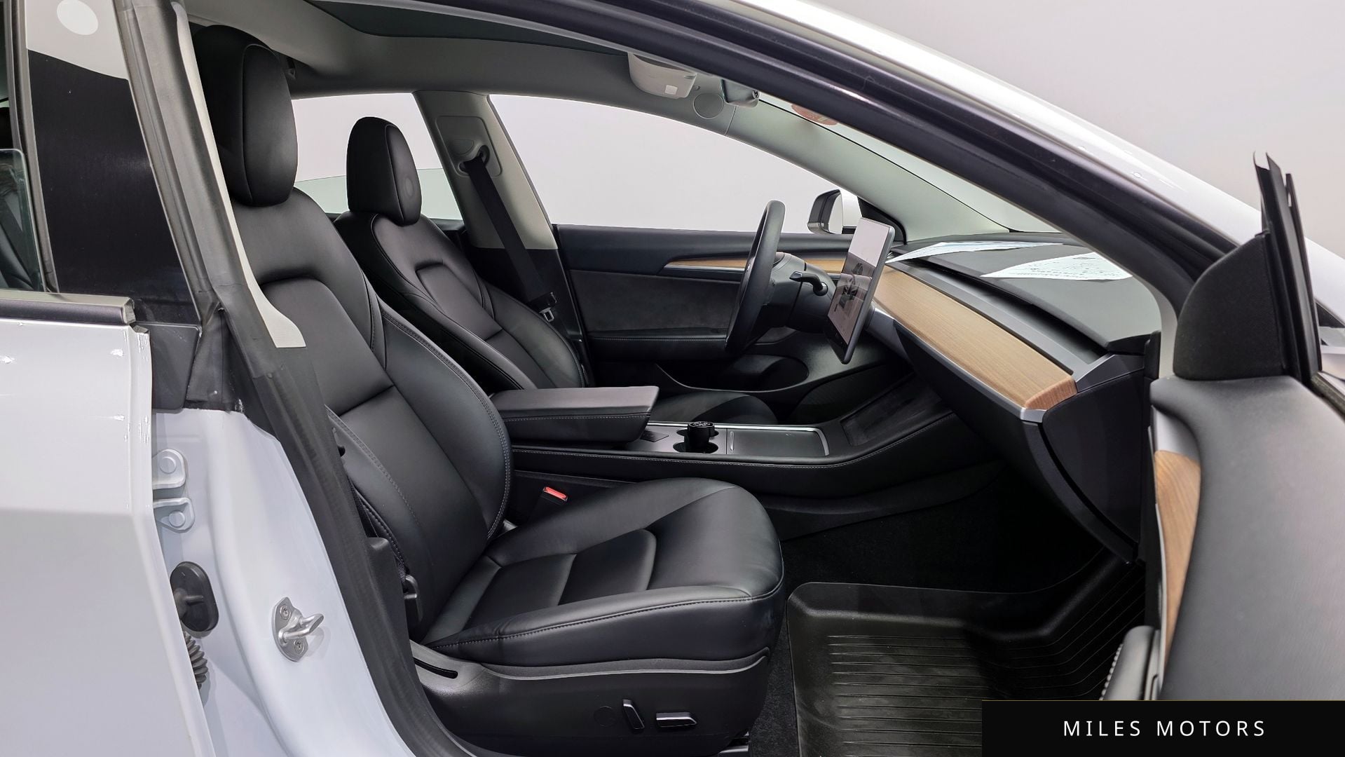 Tesla Model 3 2023 — миниатюра 11