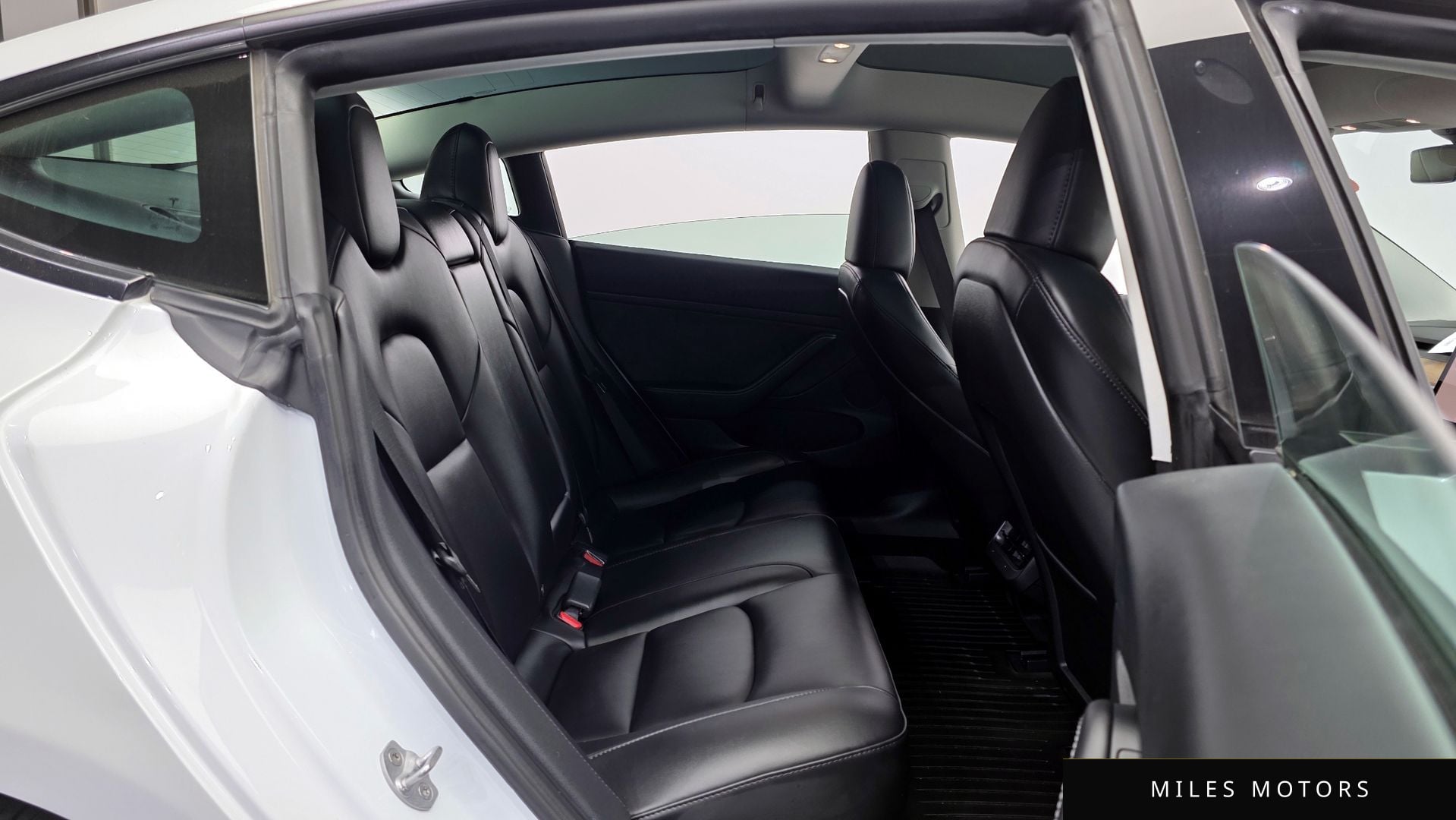 Tesla Model 3 2023 — миниатюра 12