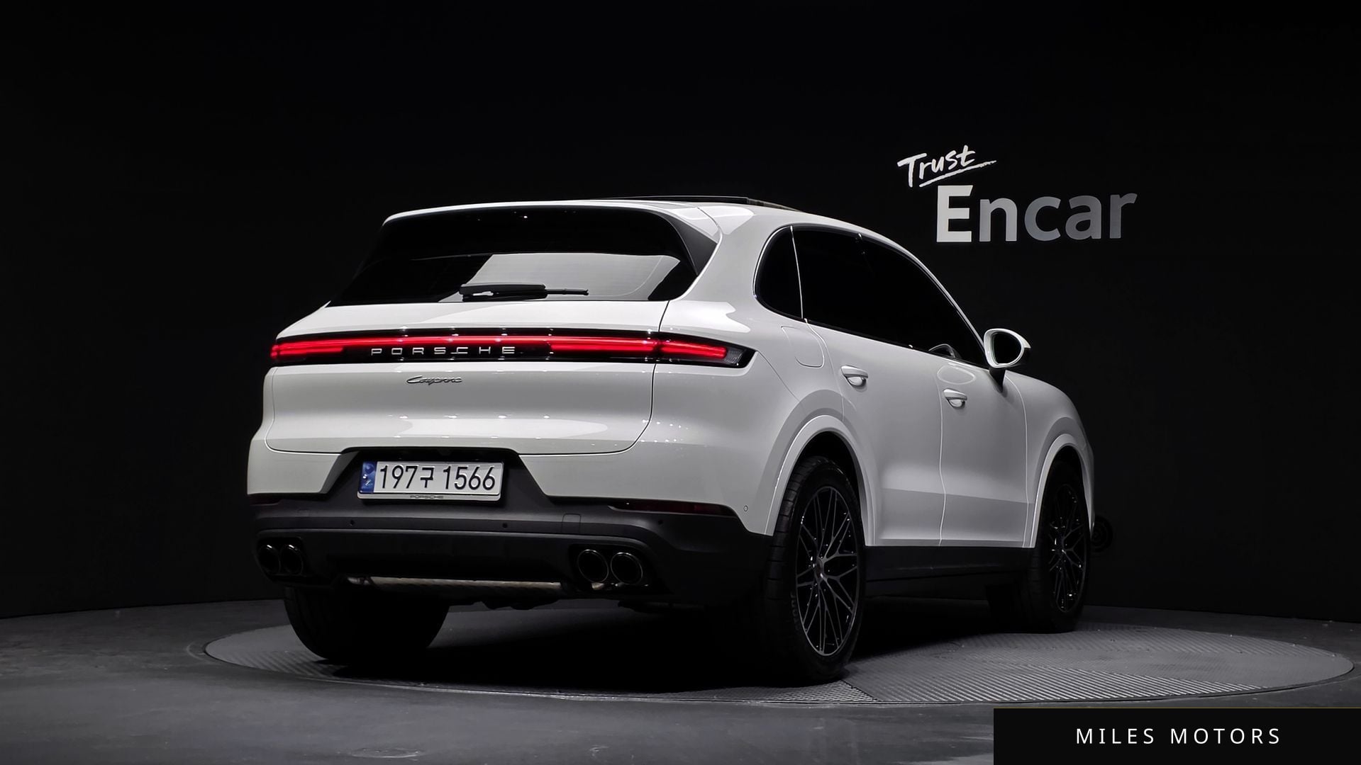 Porsche Cayenne 2024 — миниатюра 2