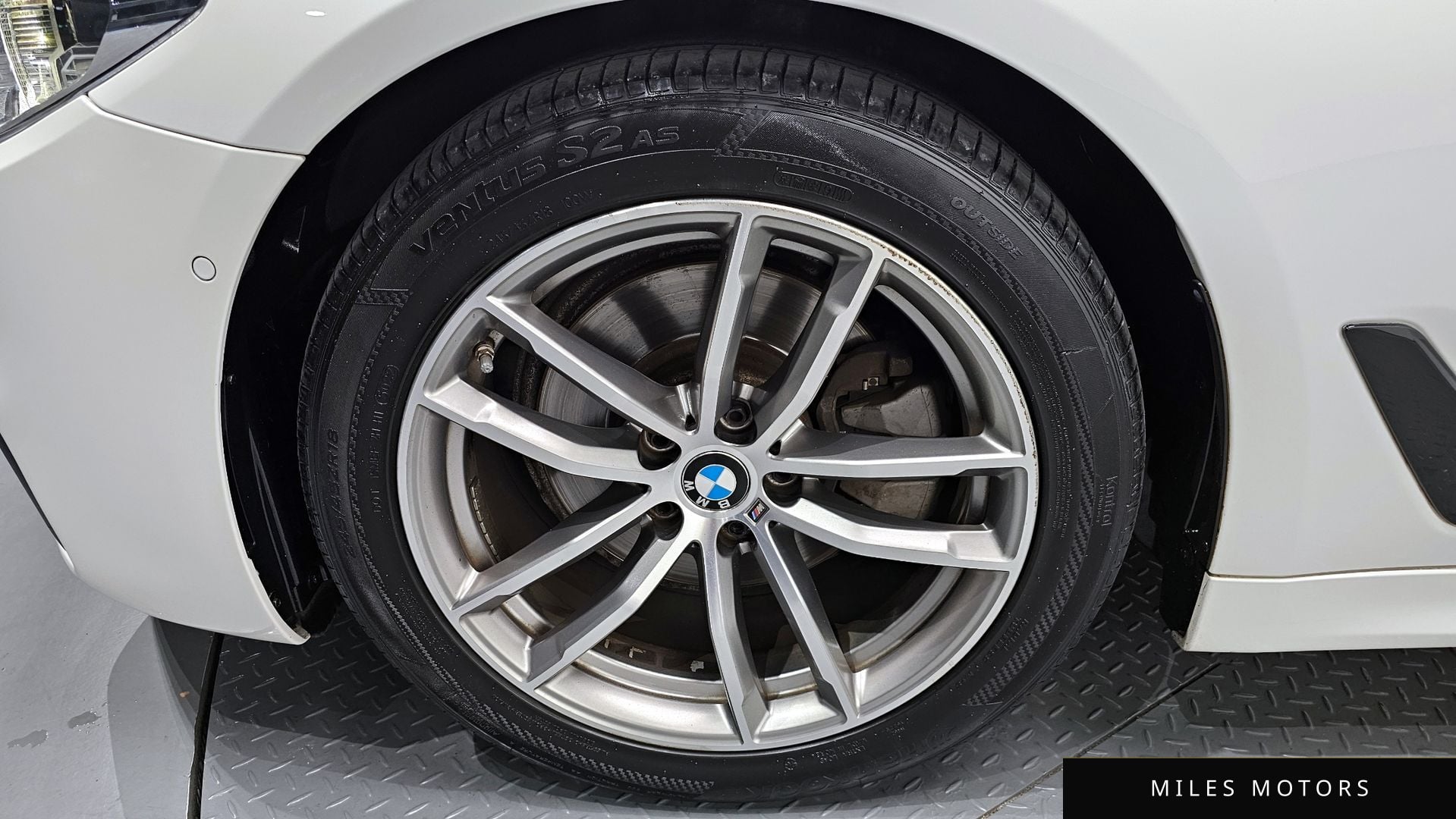 BMW 5 Series (G30) 2017 — миниатюра 5