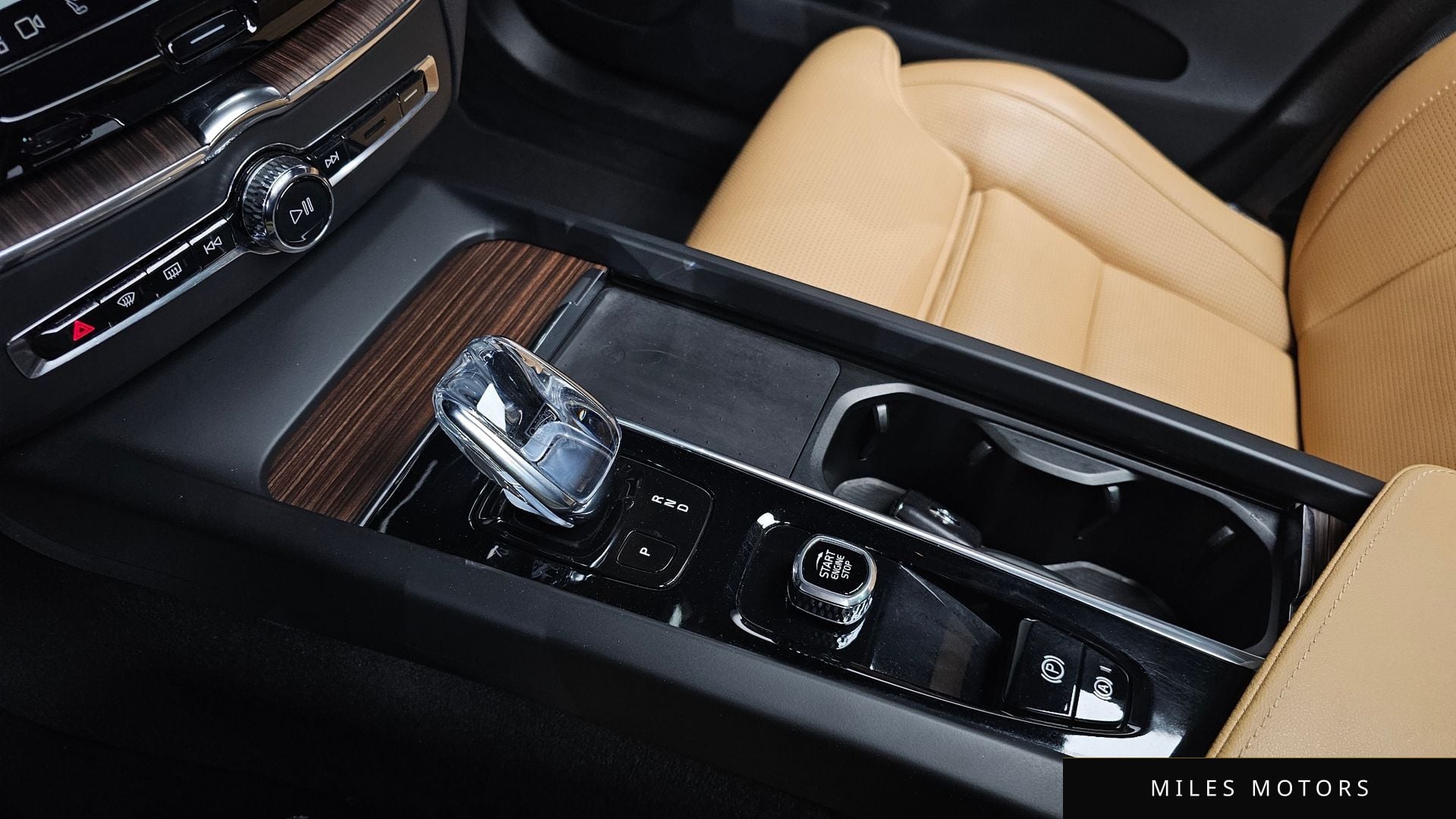 Volvo XC60 2022 — миниатюра 9