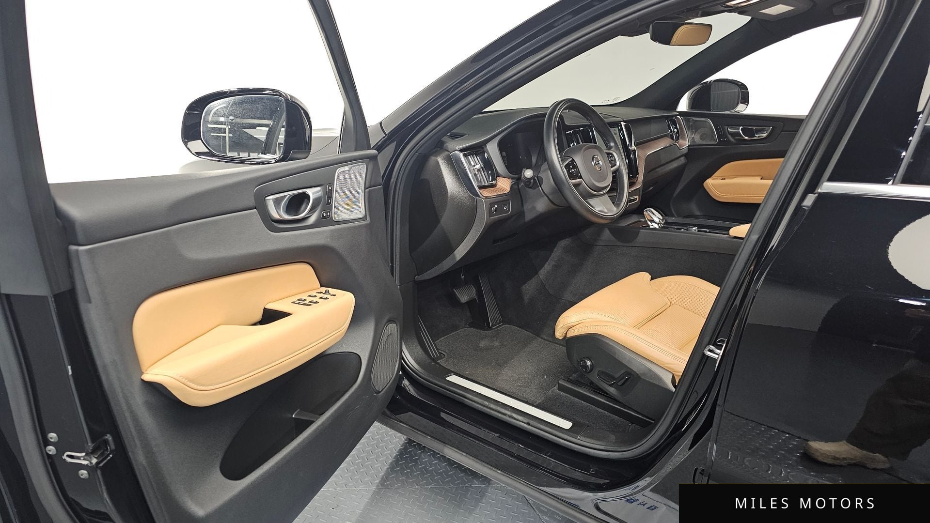 Volvo XC60 2022 — миниатюра 10