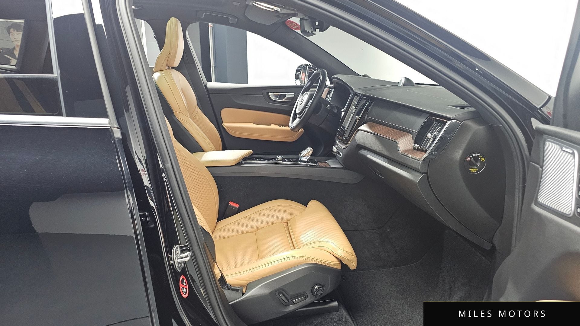 Volvo XC60 2022 — миниатюра 11