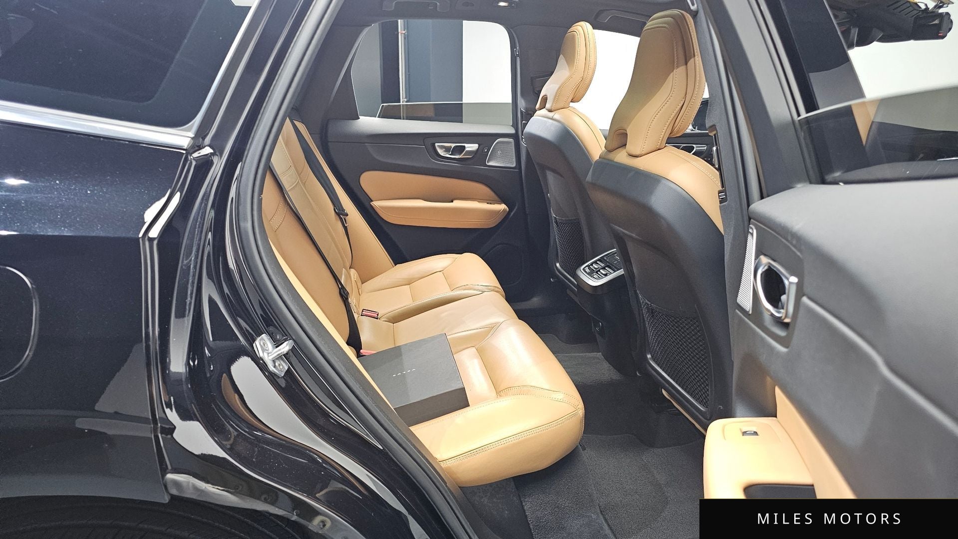 Volvo XC60 2022 — миниатюра 12