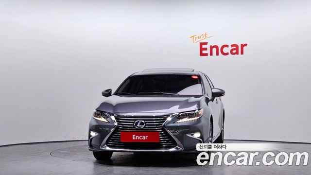 Лексус ES300h 2018 — миниатюра 3