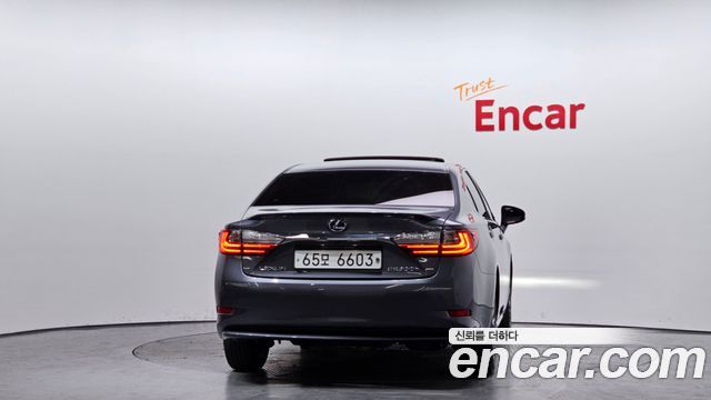 Лексус ES300h 2018 — миниатюра 4