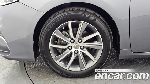 Лексус ES300h 2018 — миниатюра 5