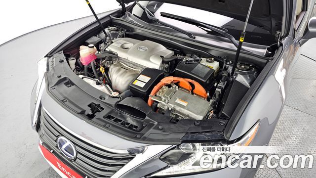 Лексус ES300h 2018 — миниатюра 6