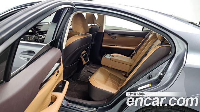 Лексус ES300h 2018 — миниатюра 12