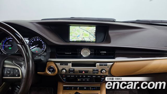 Лексус ES300h 2018 — миниатюра 14