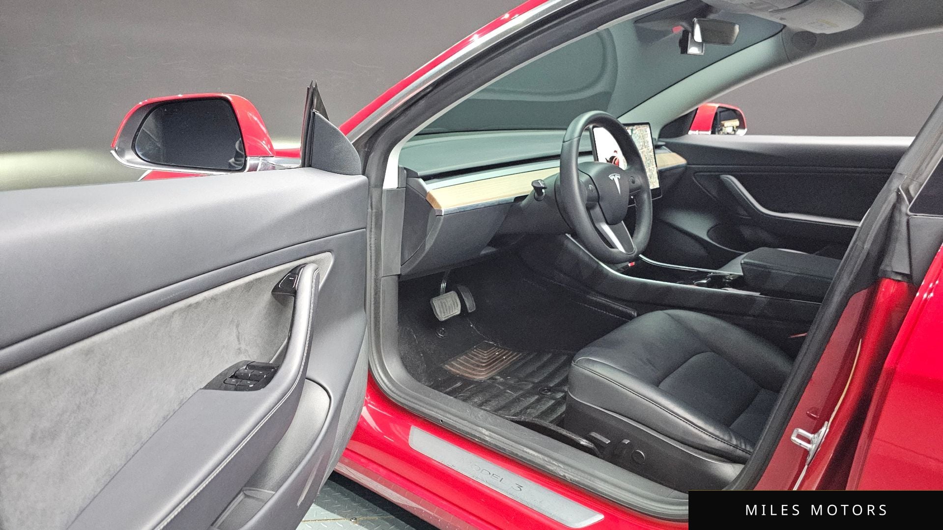 Tesla Model 3 2020 — миниатюра 11