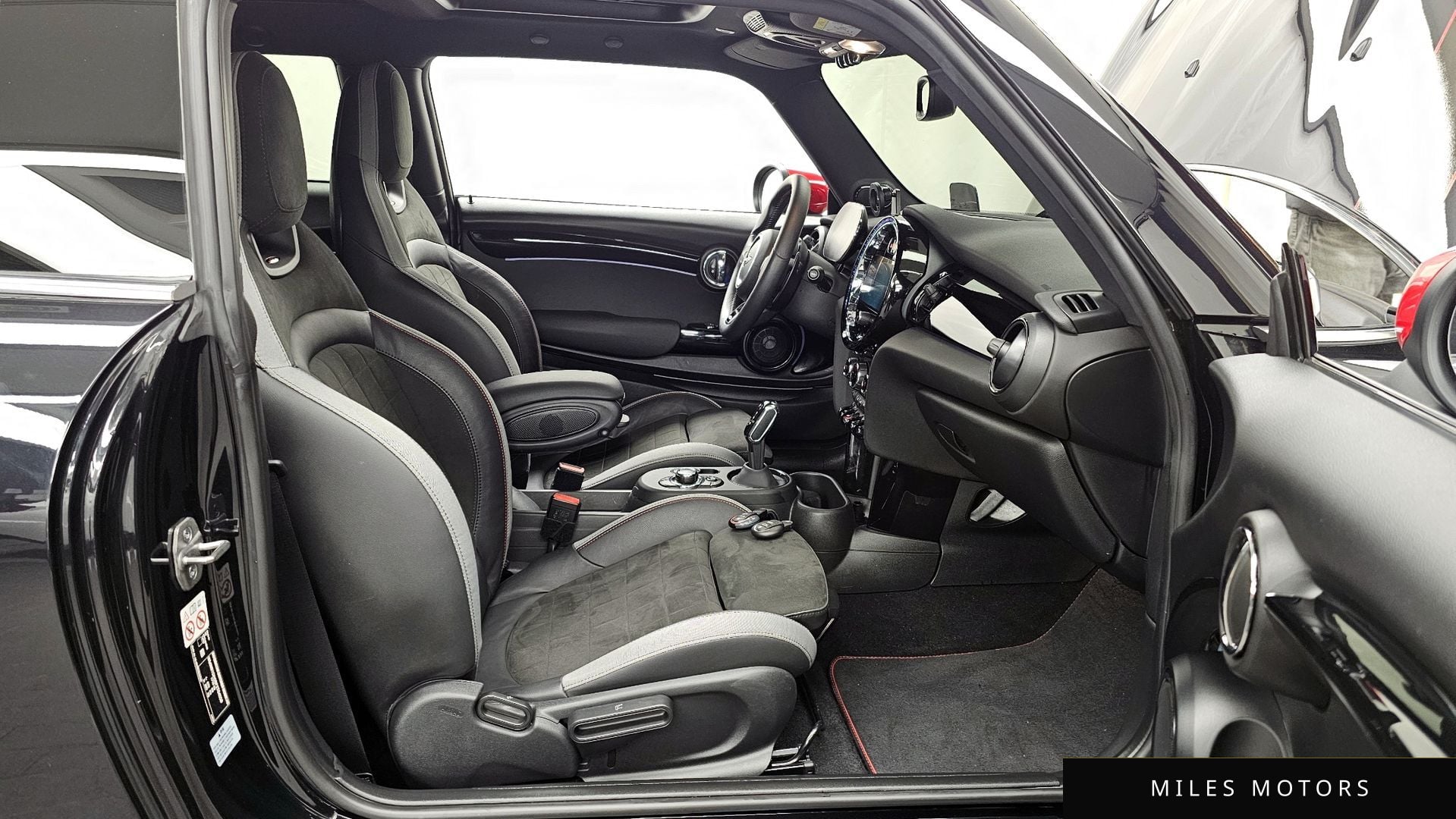 MINI Cooper S 2023 — миниатюра 11
