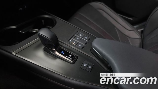Лексус UX300h 2025 — миниатюра 9