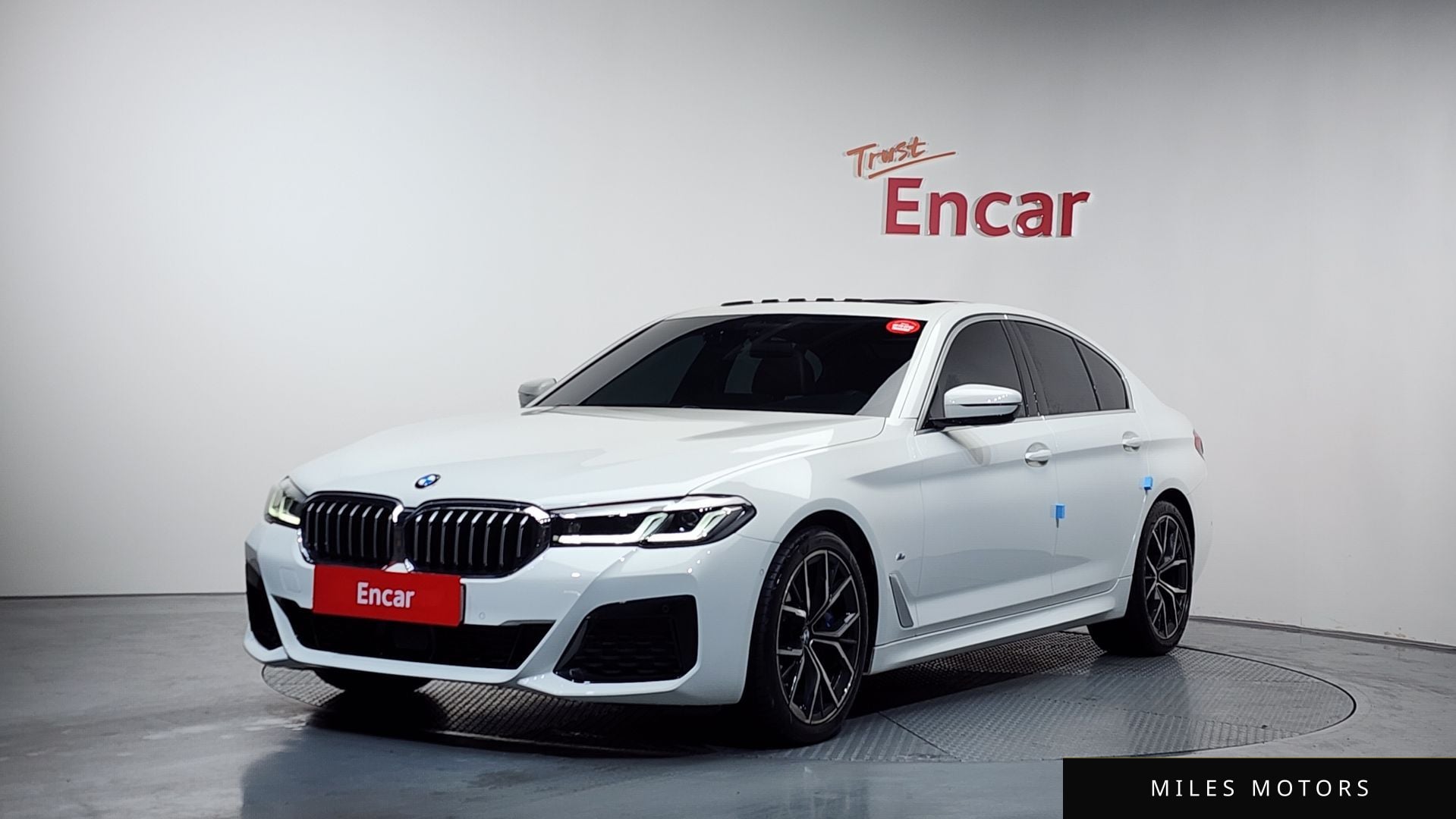 BMW 5 Series (G30) 2022 — фото 1 из 12