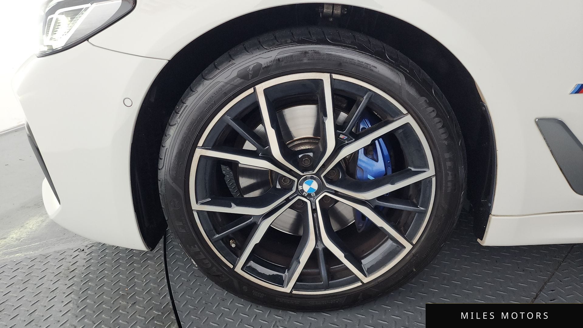 BMW 5 Series (G30) 2022 — миниатюра 5