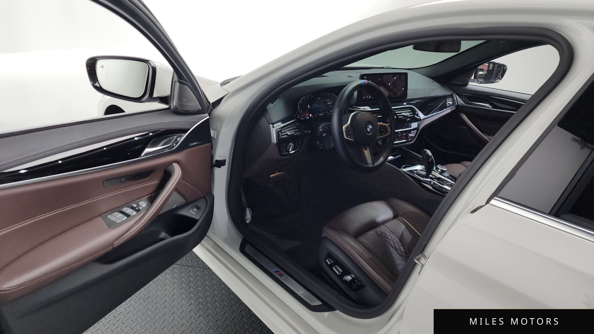 BMW 5 Series (G30) 2022 — миниатюра 10