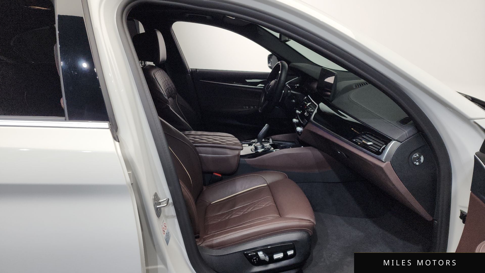 BMW 5 Series (G30) 2022 — миниатюра 11