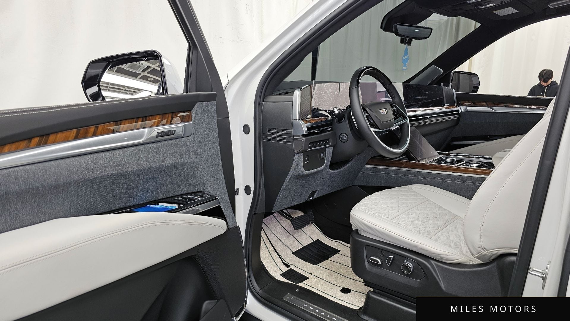 Cadillac Escalade 2025 — миниатюра 10