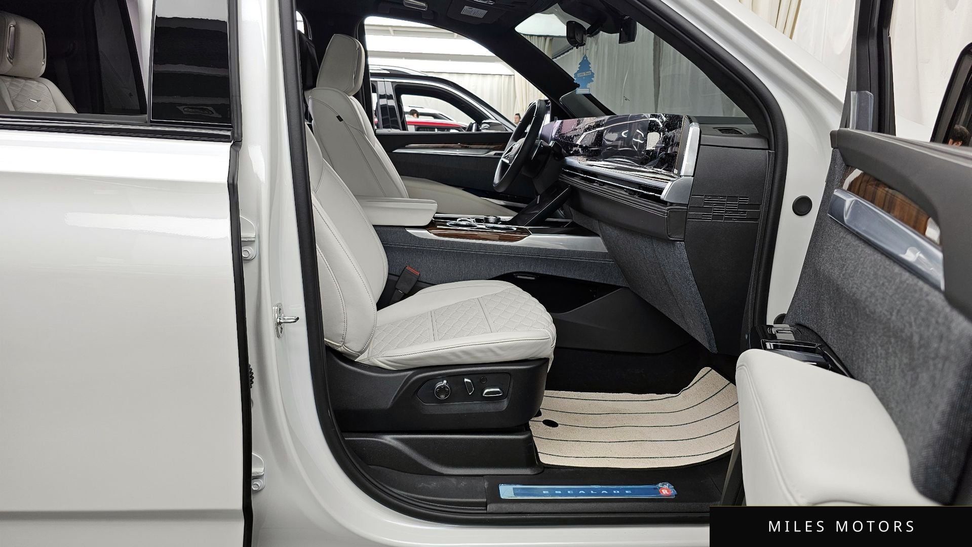 Cadillac Escalade 2025 — миниатюра 11