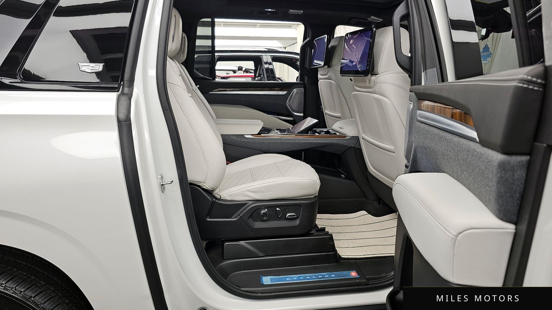 Cadillac Escalade 2025 — миниатюра 12