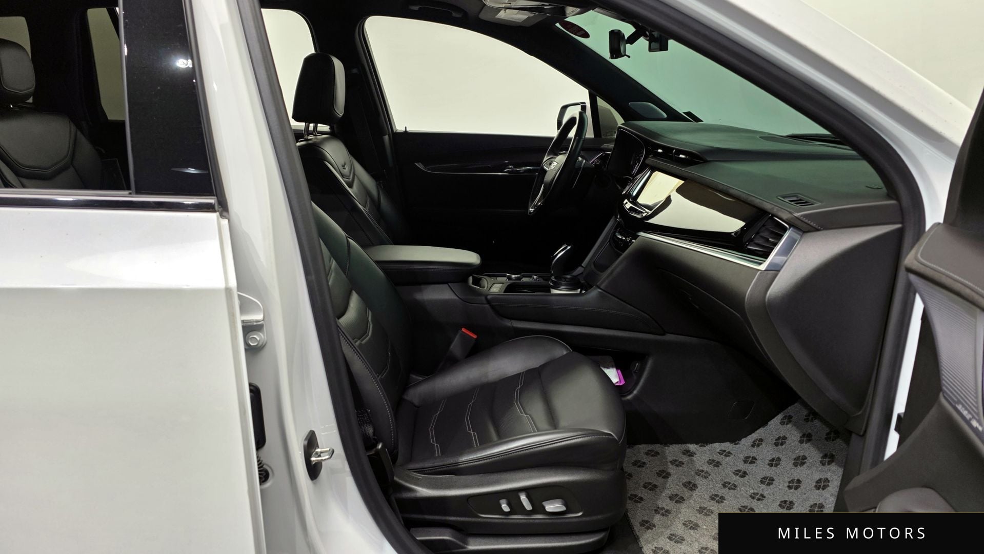 Cadillac XT6 2023 — миниатюра 11