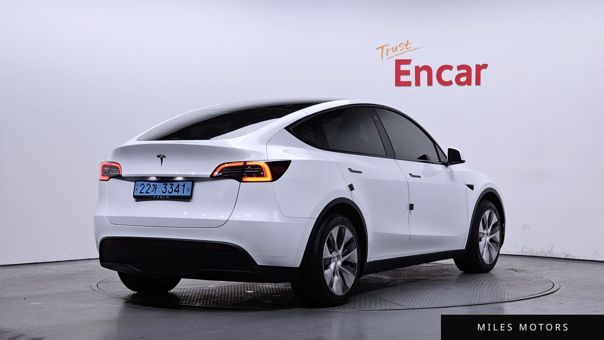 Tesla 모델 Y 2024 — миниатюра 2