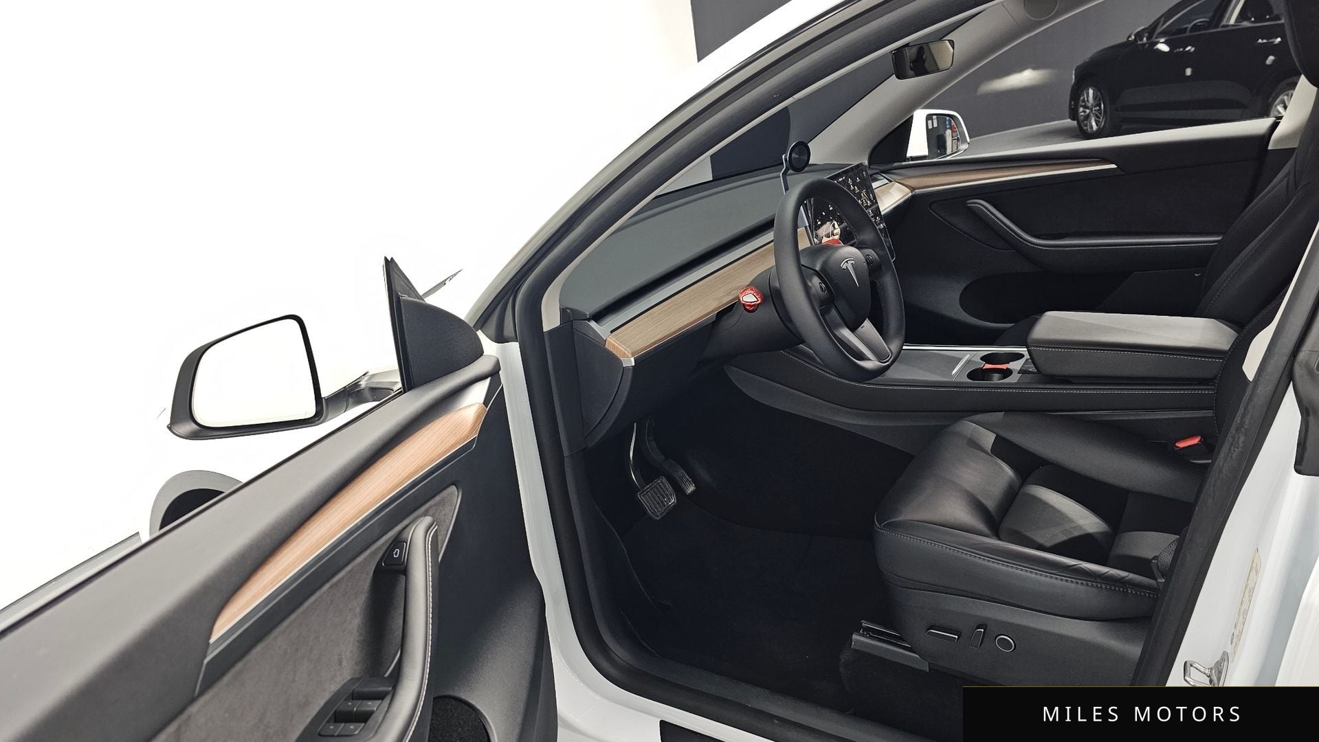 Tesla 모델 Y 2024 — миниатюра 10