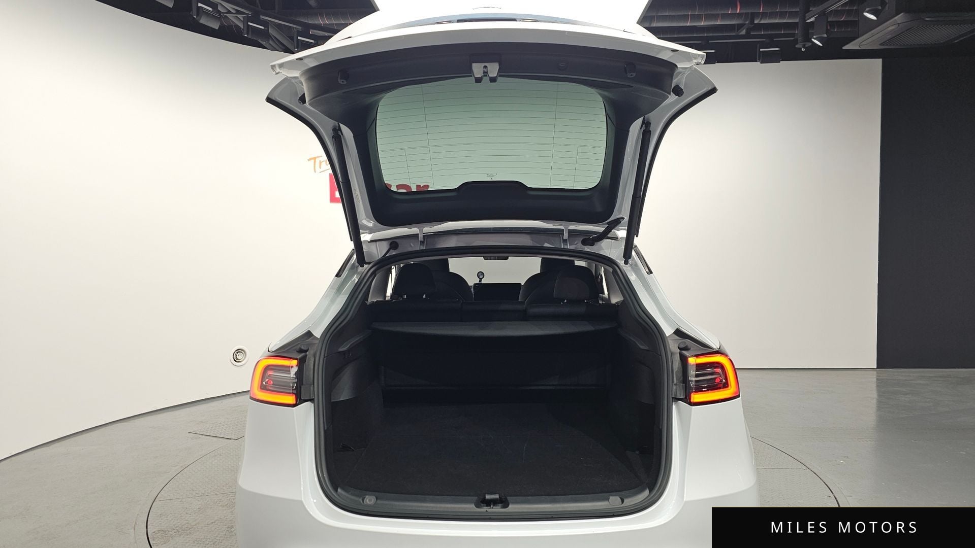Tesla 모델 Y 2024 — миниатюра 20