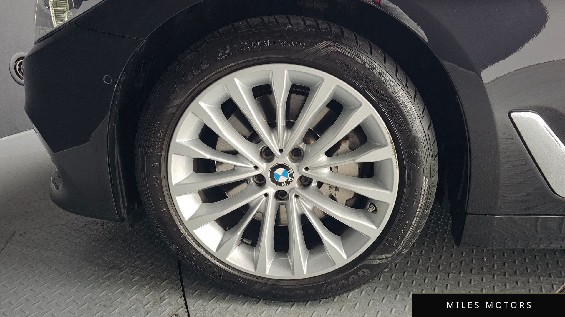 BMW 5 Series (G30) 2019 — миниатюра 5