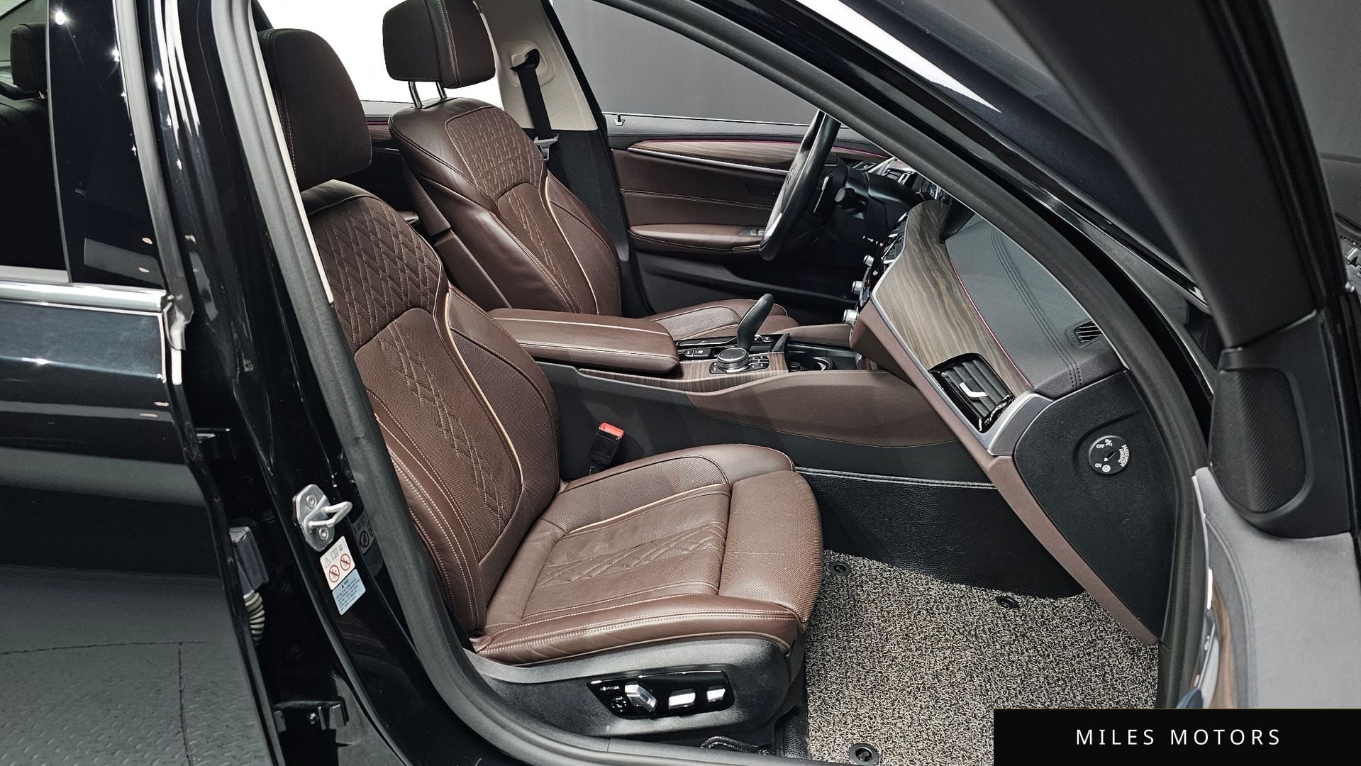 BMW 5 Series (G30) 2019 — миниатюра 12