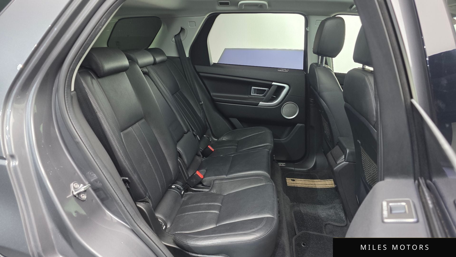 Land Rover Discovery Sport 2017 — миниатюра 12